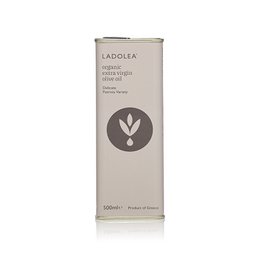 Organic extra virgin olive oil, delicate Patrinia variety, packaged in a 500ml tin. This high-quality olive oil has a mild, delicate flavor profile.