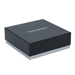 RB4016A | Damesriem gemaakt in Italië van echt saffianoleer. Gesp met glanzende zilveren afwerking. Kleur: zwart. Afmetingen: 115 x 2,5 x 0,5 cm (taille 100 cm)