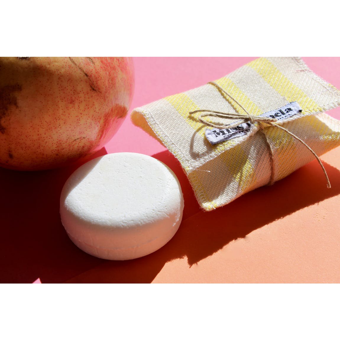 Festes festes Shampoo mit weißer Tonerde, Jojoba und Grapefruit