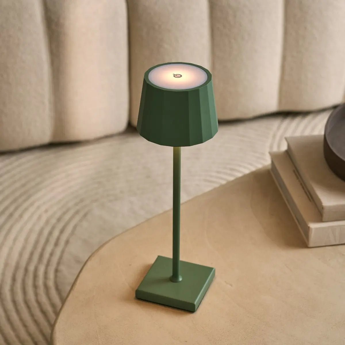 Kombi-Set Profi | 8 x Wouter Sage Green wiederaufladbare Tischlampen und Ladestation