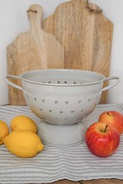 Passoire gris clair avec des coeurs 21 cm Isabelle Rose