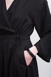 bracelet manchette ligne noir