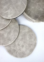 Cubiertas de vidrio alrededor de 4 colocados en caja de cuero sintético Beige