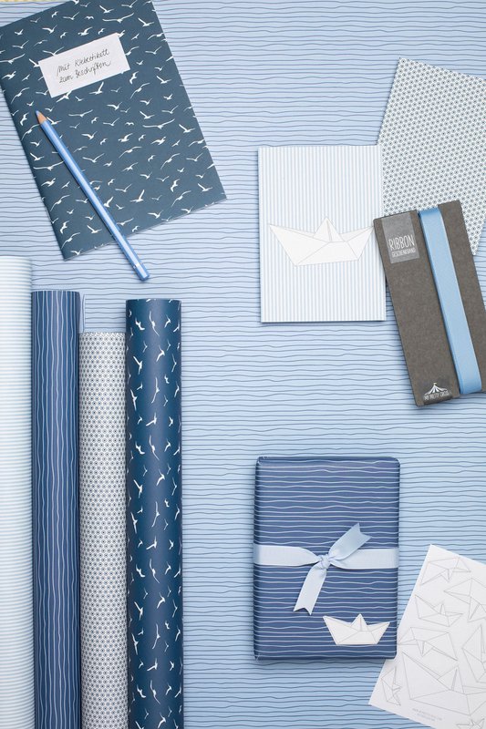 Carta da avvolgimento blu con motivo ad onde - carta da avvolgimento marittima per battesimo, comunione e conferma, acqua di avvolgimento dell'acqua