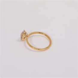 Tabby - Solitaire jubilæums ring i krystalguld