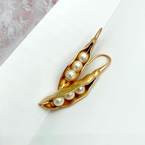 Boucles d'oreilles dorées de conception de gousse de pois de style vintage