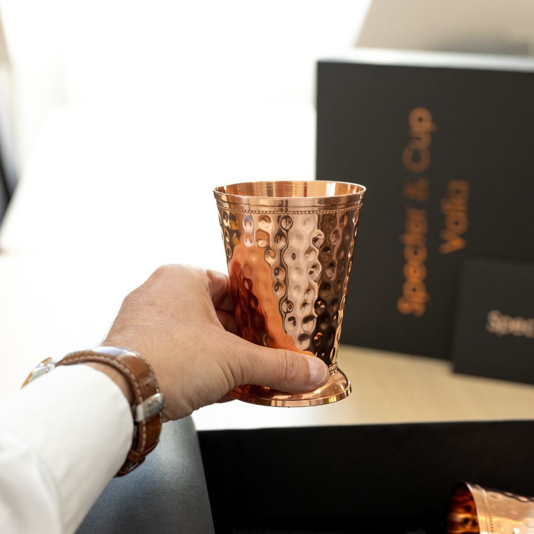 Valia copper cup set - 4x cocktail cups (hammered, Roman-embossed style, 300 ml) + 6-piece accessory set