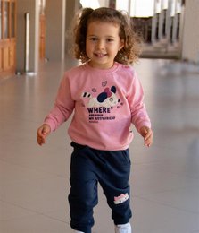Verspieltes, besticktes Set aus Sweatshirt und Hose