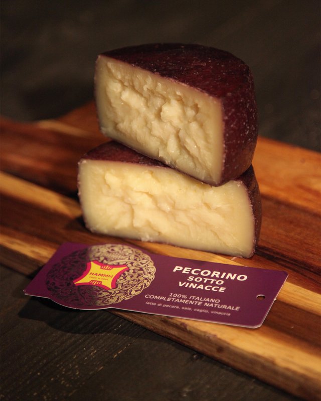 🇮🇹 Pecorino sotto vino – artisanal sheep's cheese aged in wine