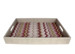 Plateau rectangulaire avec motif zigzag rose et poignées
