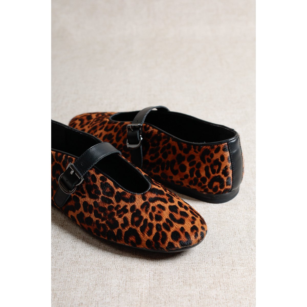 LIZA LEO – Mary Janes aus Kalbshaar mit Leopardenmuster