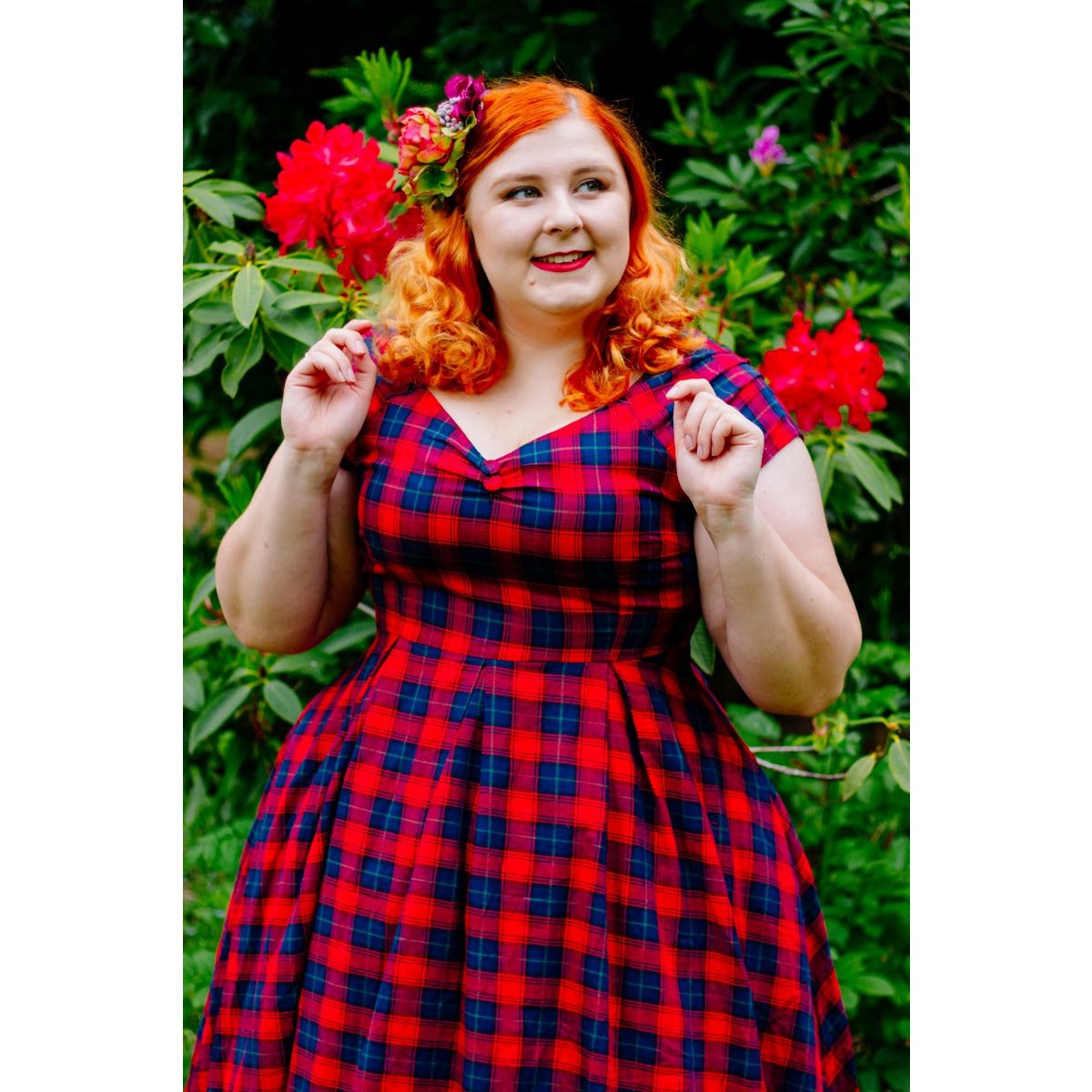Robe de swing d'épaule d'étoile de l'UE en tartan rouge