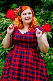 Robe de swing d'épaule d'étoile de l'UE en tartan rouge