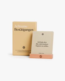 Mindful affirmation cards in German, featuring inspirational messages on display cards for gift-giving.