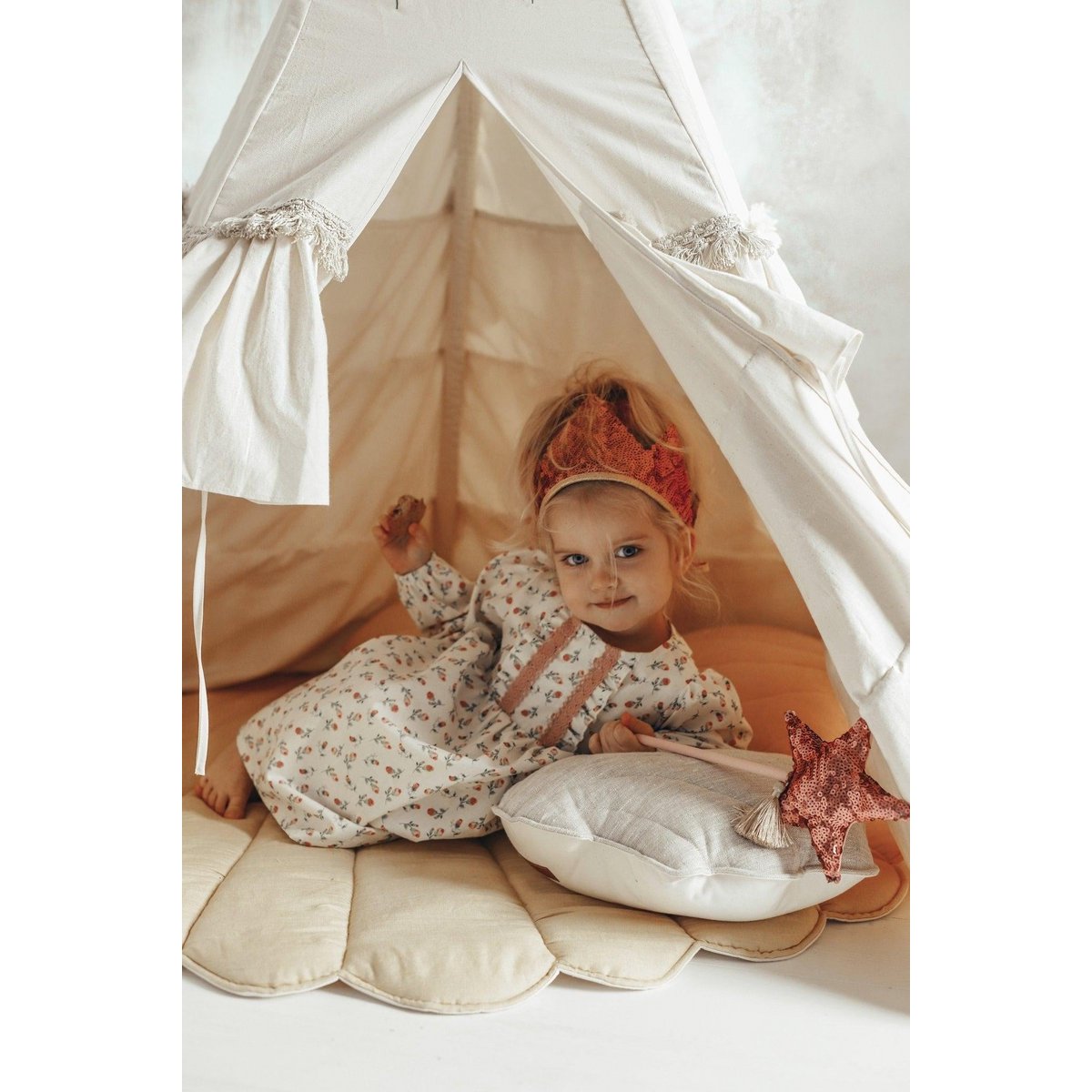 Tipi-Zelt „Folk“ mit Rüschen und Stickerei