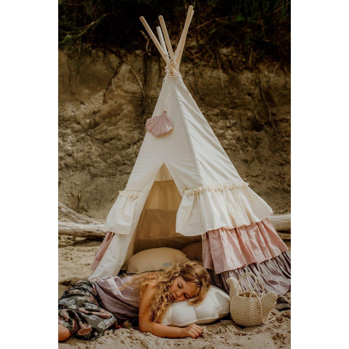 Juego de tipi "Powder Frills" con volantes y tapete de concha "Powder Pink"