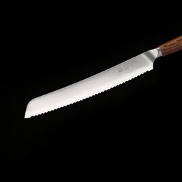 Piła do chleba PUMA IP 10" wykonana z japońskiej stali damasceńskiej VG-10 z rękojeścią z drewna orzechowego pakka
