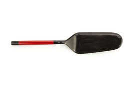 Taartschep met rood gelakt handvat