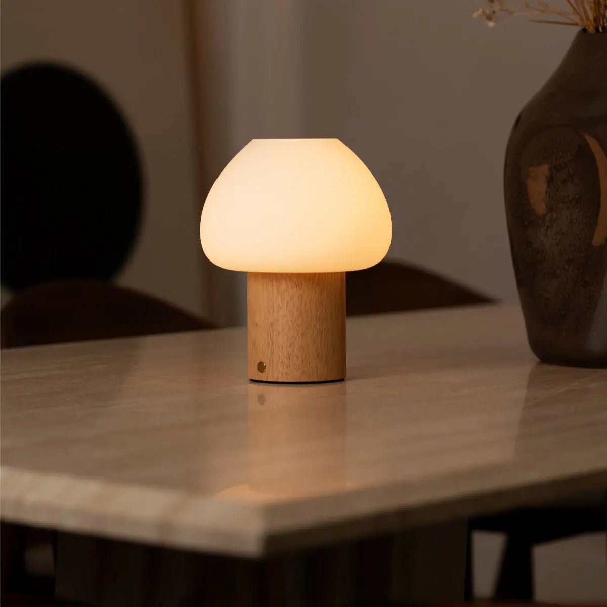 Fynn Hellbraune wiederaufladbare Holzlampe