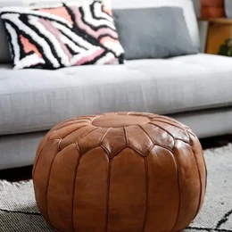 RUNDER POUF IN NATURLEDER KARAMELLFARBE