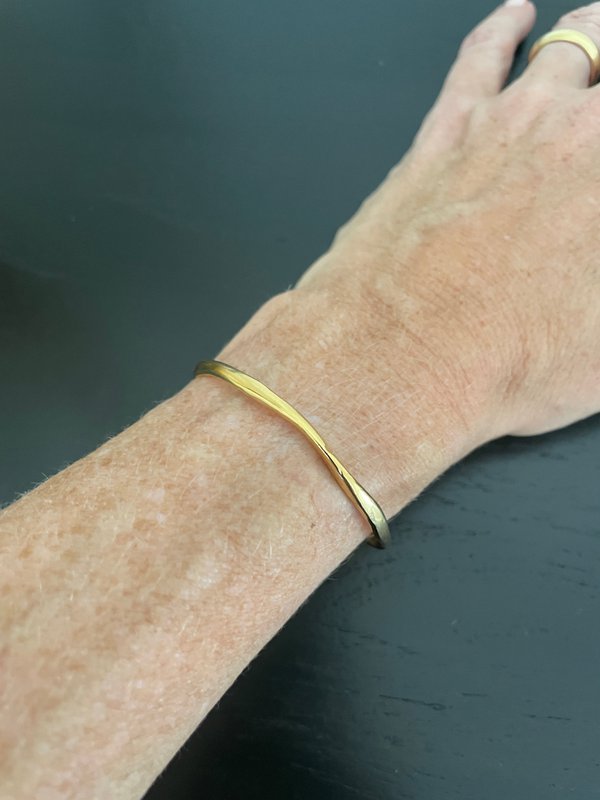 Åbent armbånd guld
