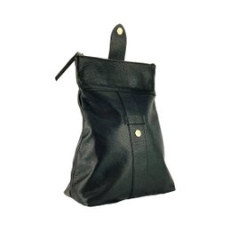 RB1021A | Soft women's backpack in genuine leather Made in Italy with adjustable shoulder straps. Zipper and accessories in shiny gold metal - Black color - Dimensions: 30 x 34 x 10.5 cm