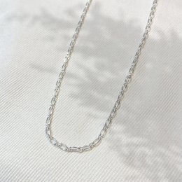Simple, chic silver-toned necklace with a delicate chain.