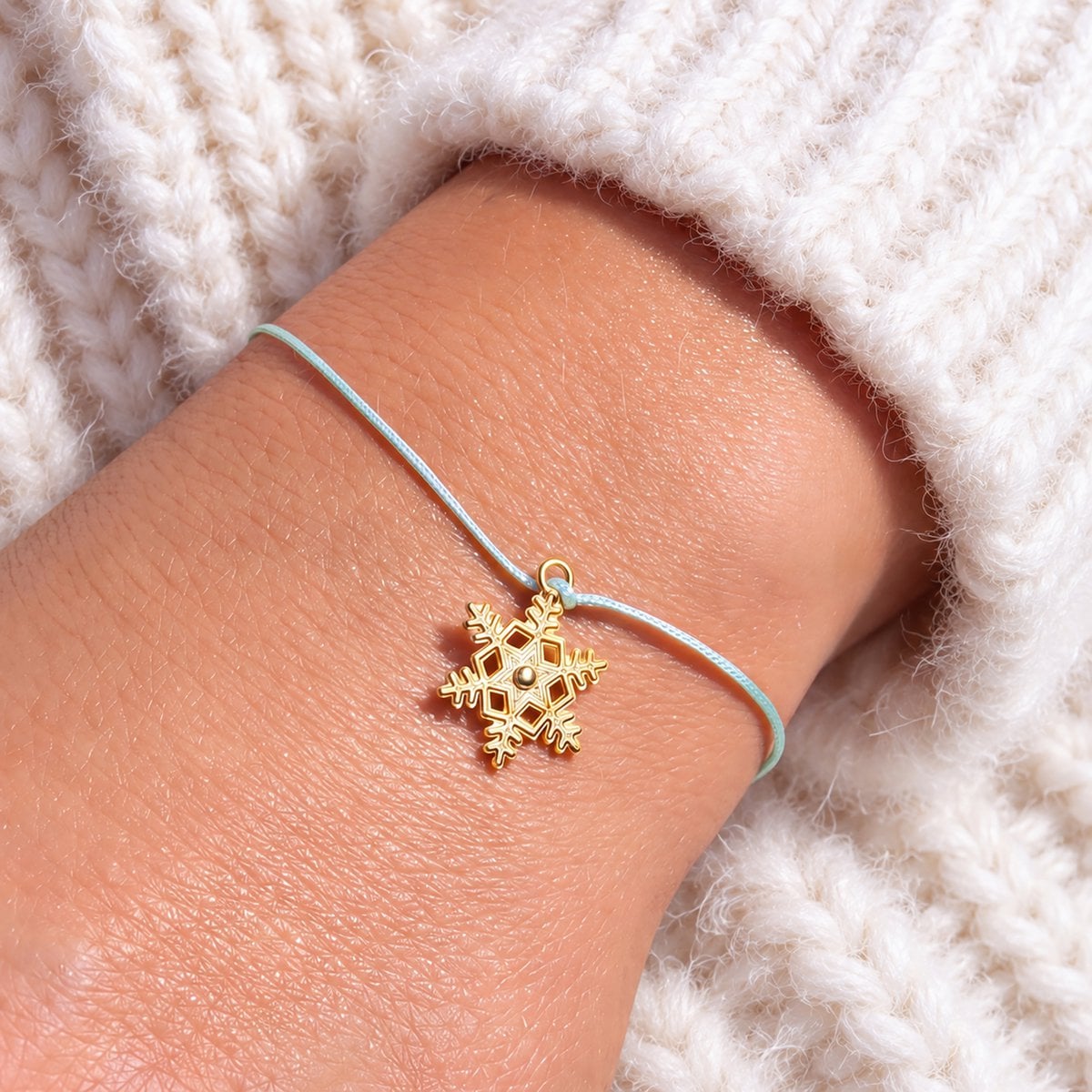 Armband auf Karte - Schneeflocke "Merry Christmas" 24K vergoldeter Anhänger - DIN A6 Recyclingkarte