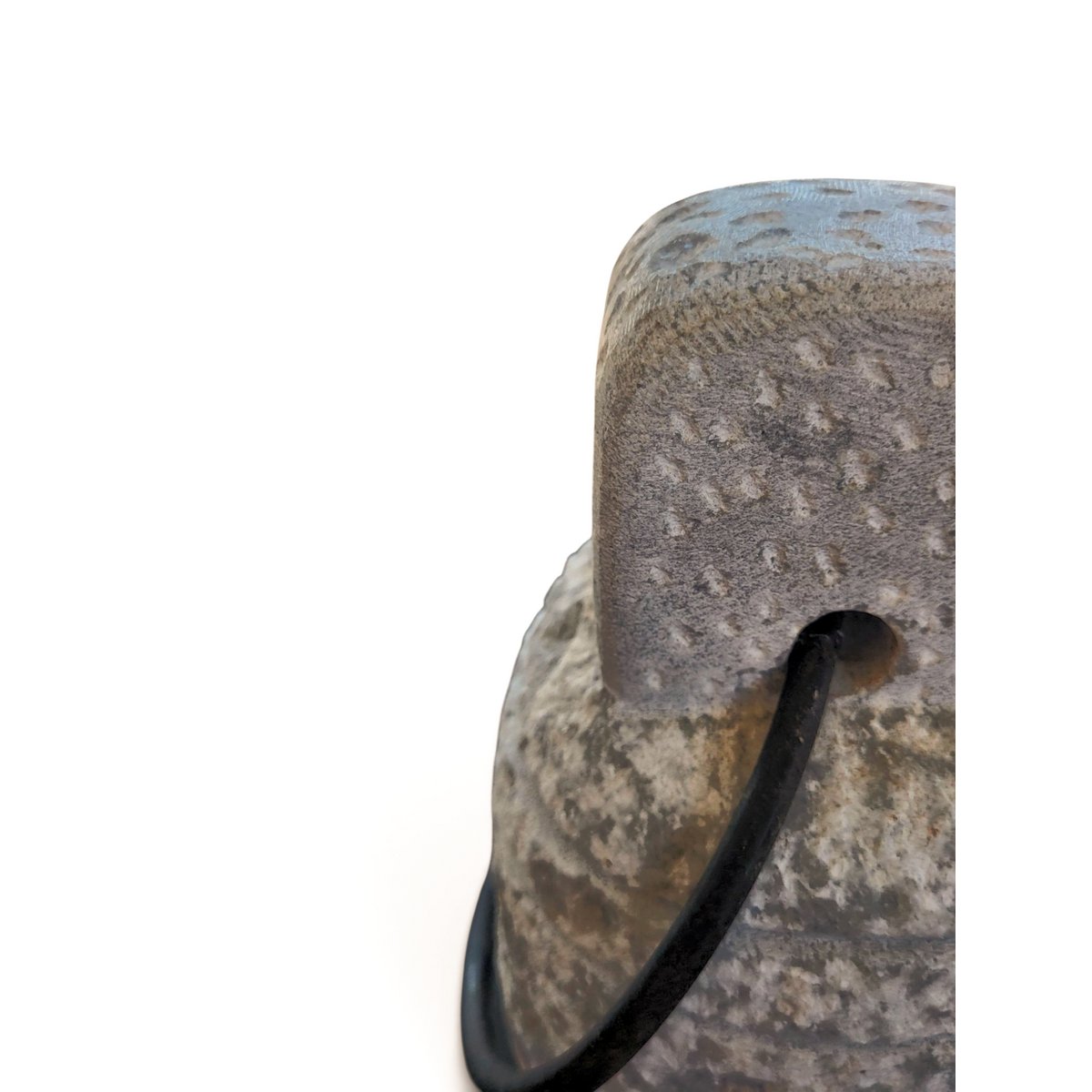 V.l24 Türstopper aus Stein mit Ring aus gealtertem Eisen