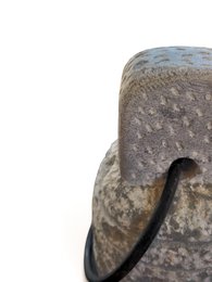 V.l24 Türstopper aus Stein mit Ring aus gealtertem Eisen