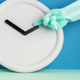 ROUND CLOCK