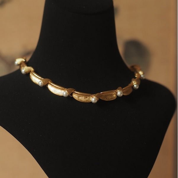 Collar de cinta de perlas de inspiración vintage