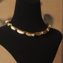 Collar de cinta de perlas de inspiración vintage