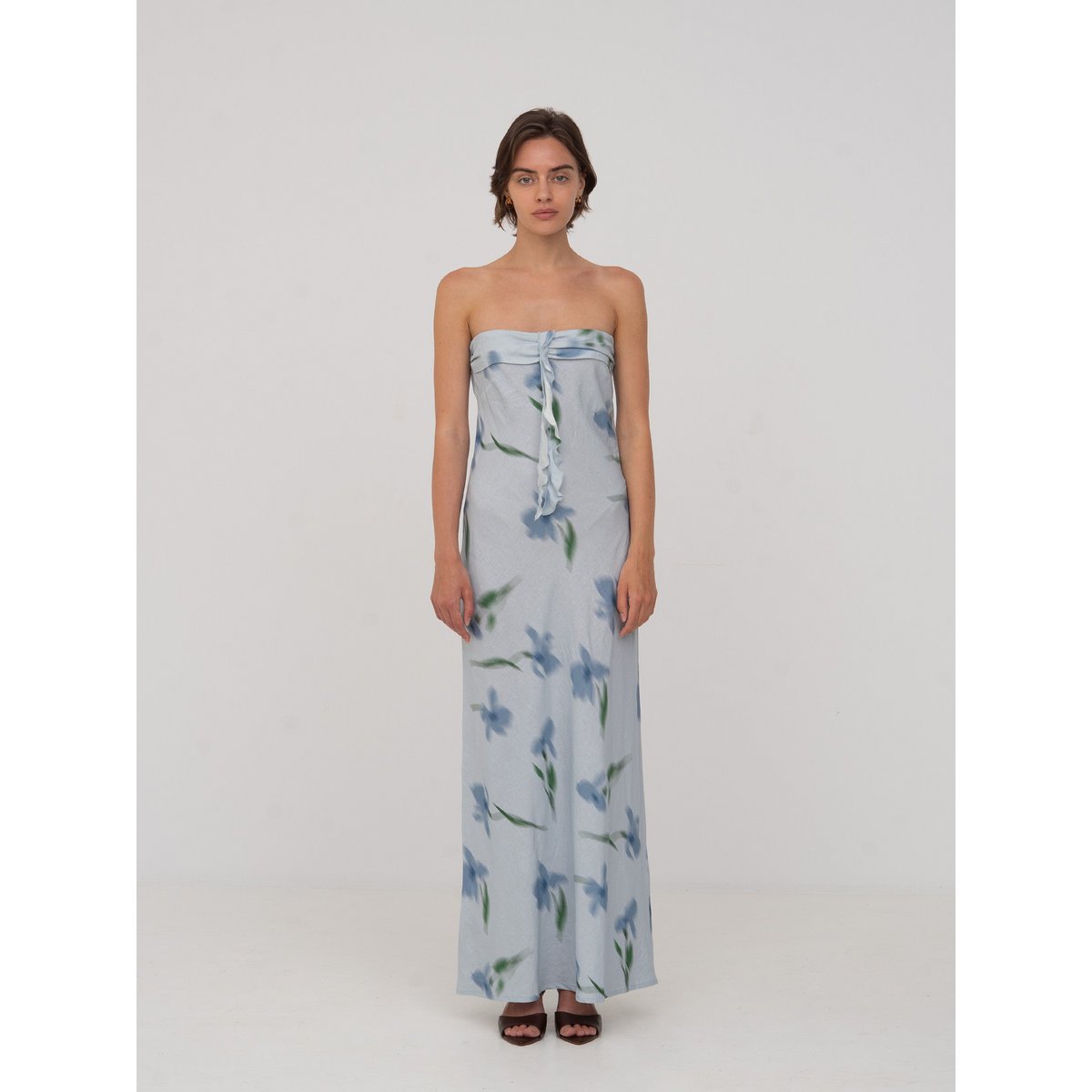 Blaues Traumkleid mit Blumenmuster