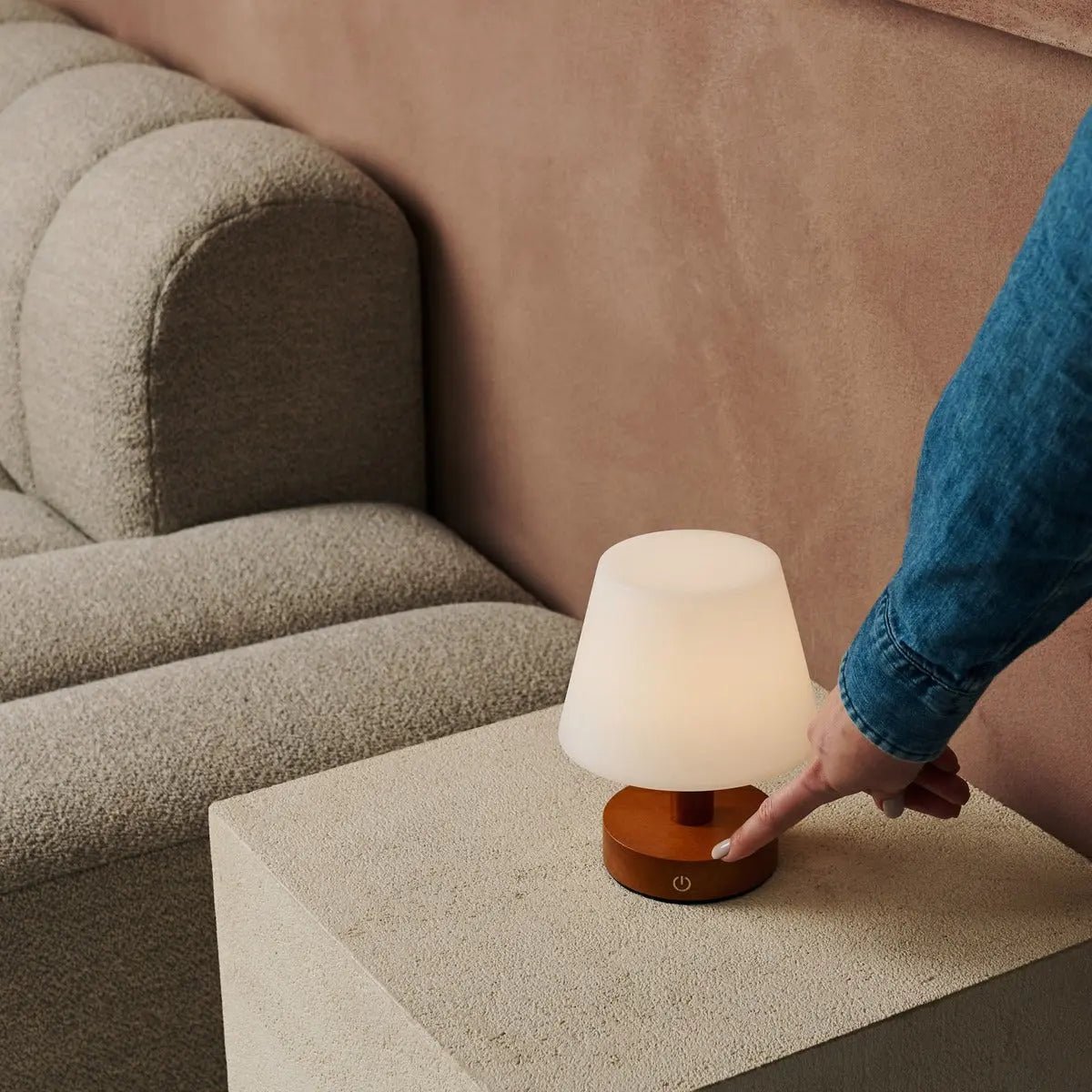 Teddy Chestnut Brown genopladelig træbordlampe