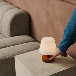 Teddy kastanjebruine houten oplaadbare tafellamp