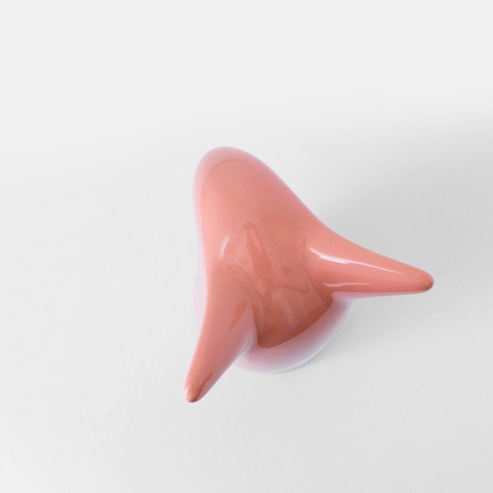 Pinkuin | Figura decorativa de porcelana salmón rosa