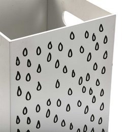 WEISSE REGENSCHIRMSTÄNDER WOLKEN