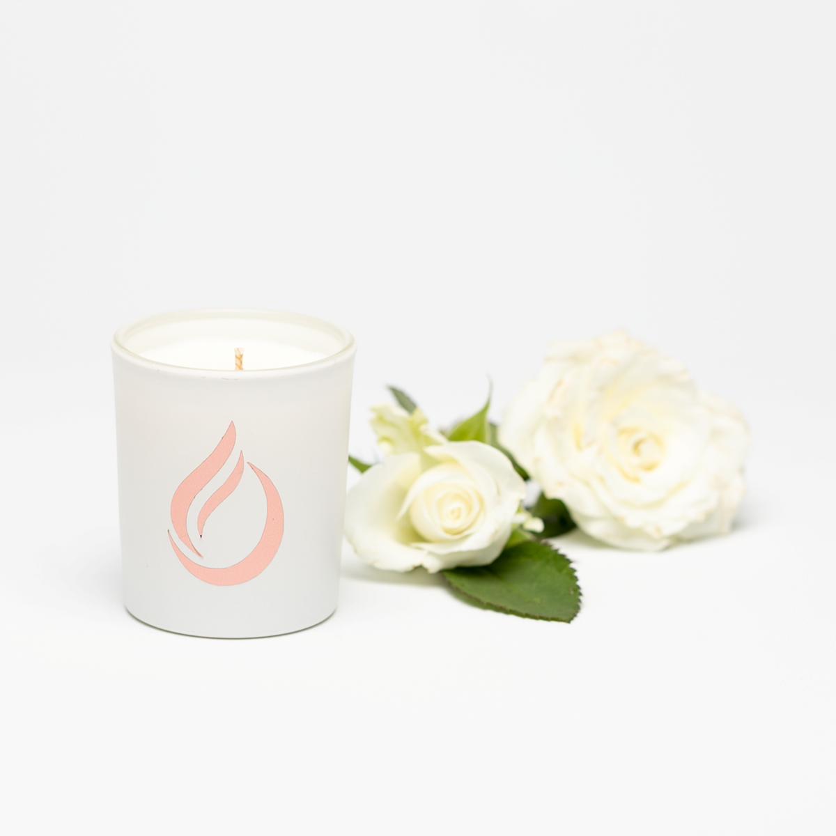 Aromaterapeutyczna biała świeca sojowa „Bloom”