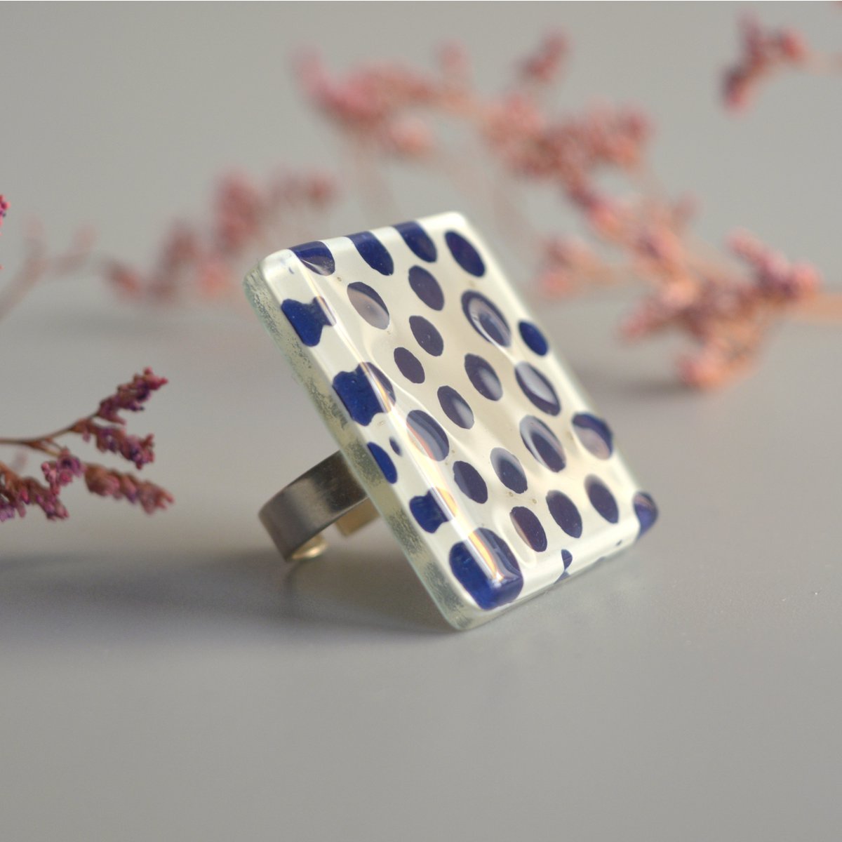 Oversized blå polka Dot ring, justerbar størrelse