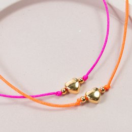 Armband op kaart - harten - één voor jou, één voor mij - 24K vergulde hanger - macramé - DIN A6 gerecyclede kaart