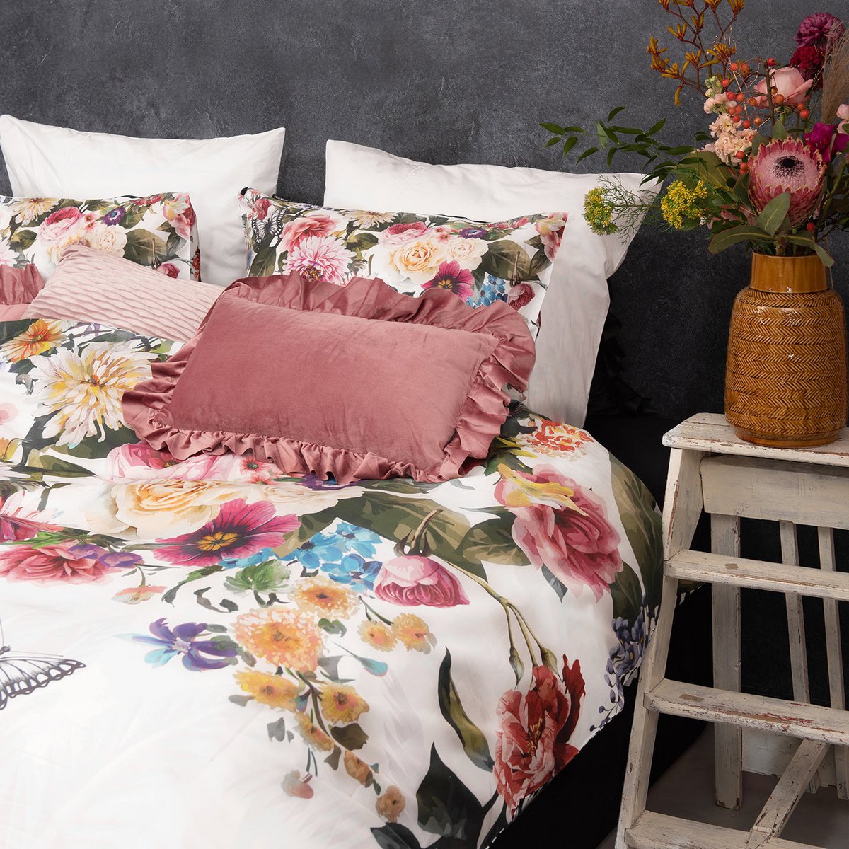 Melli Mello High on Love Dekbedovertrek Wit | Romantische Bloemen | Katoensatijn