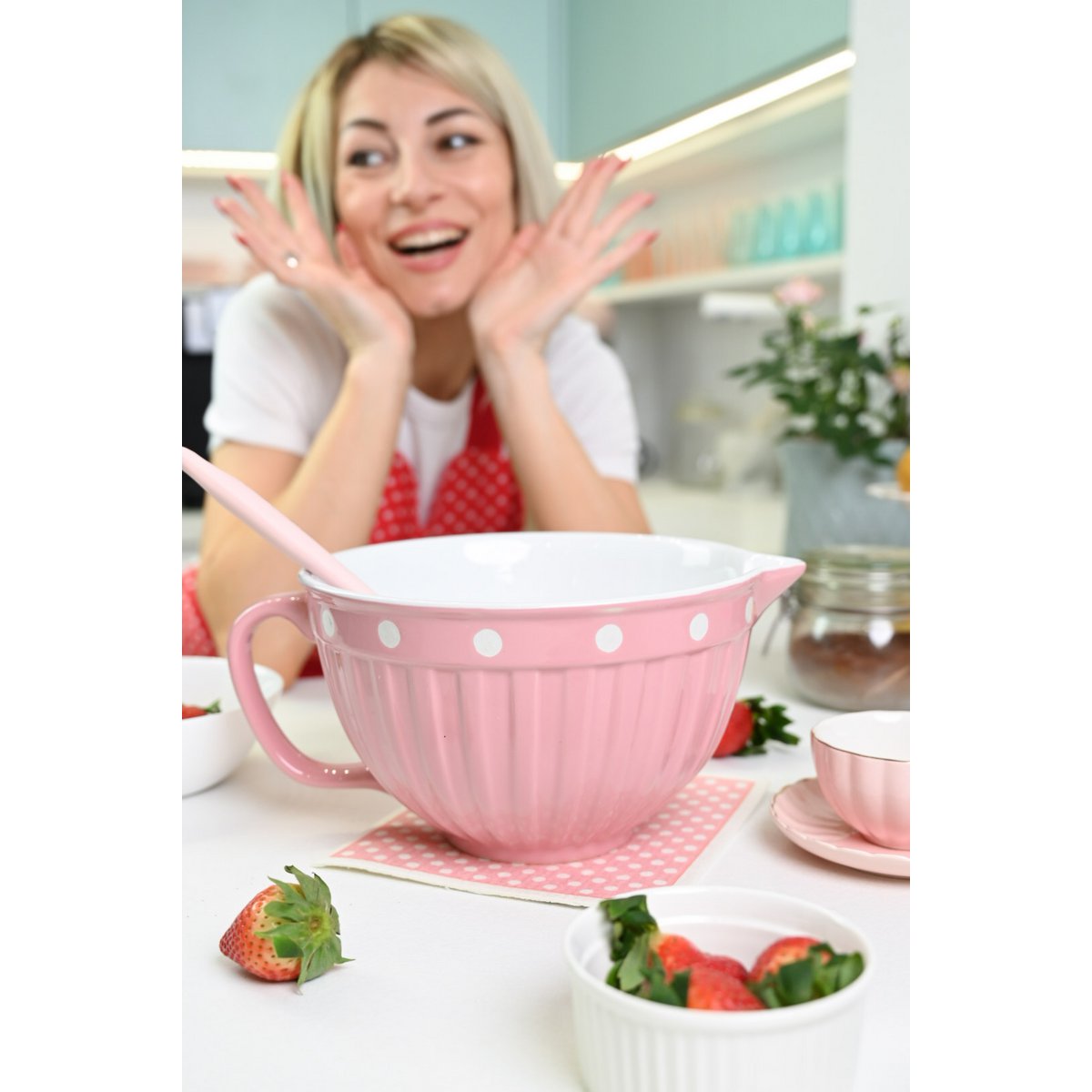 Pink batter bowl with handle & dots Isabelle Rose