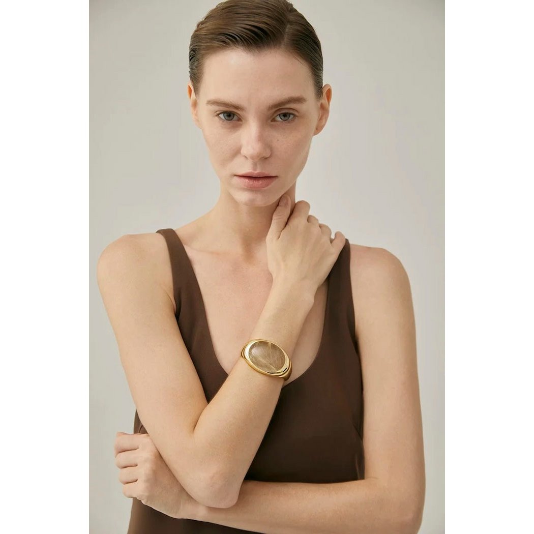 Fed minimalistisk guldrutileret kvarts bred bangle
