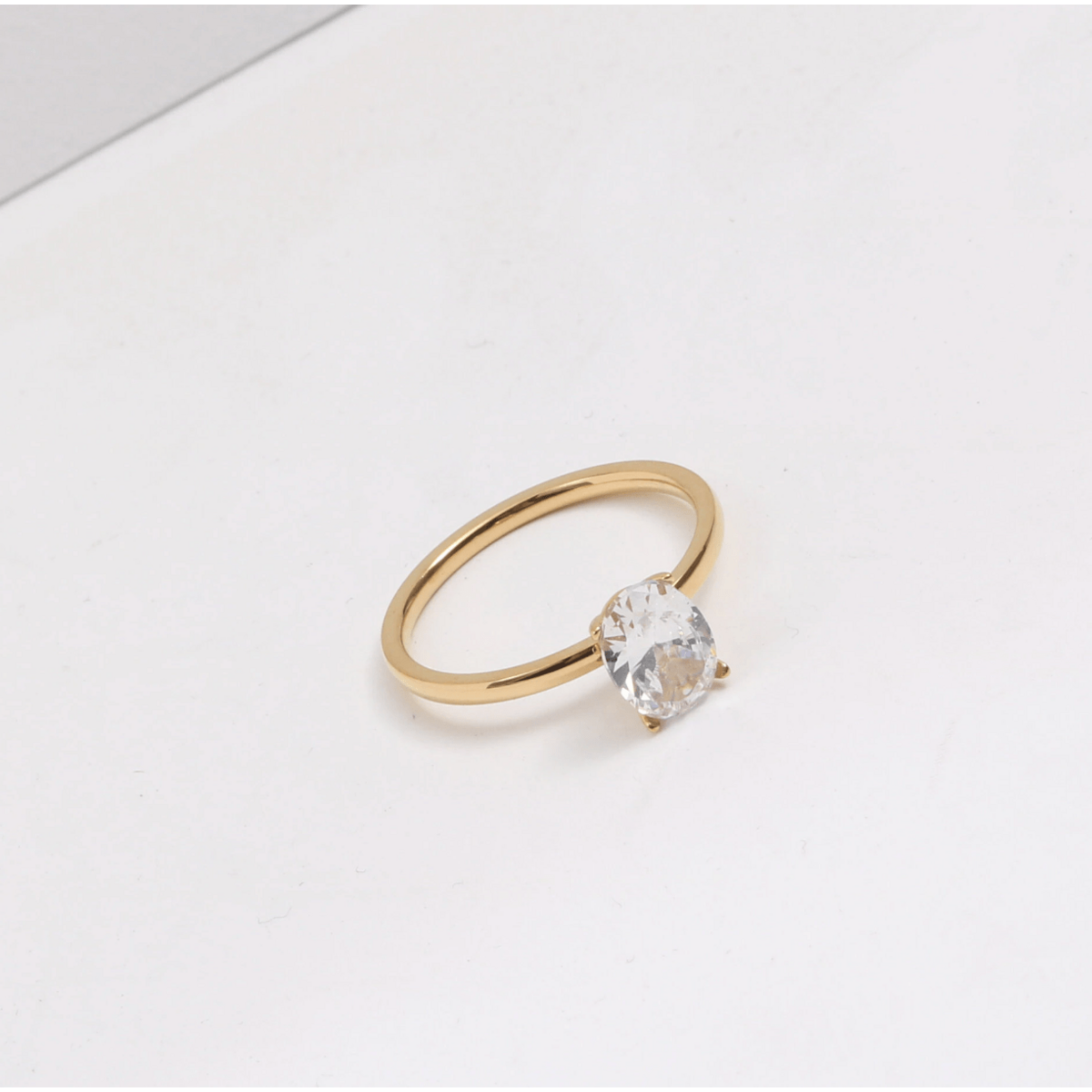 Tabby - Solitaire jubilæums ring i krystalguld