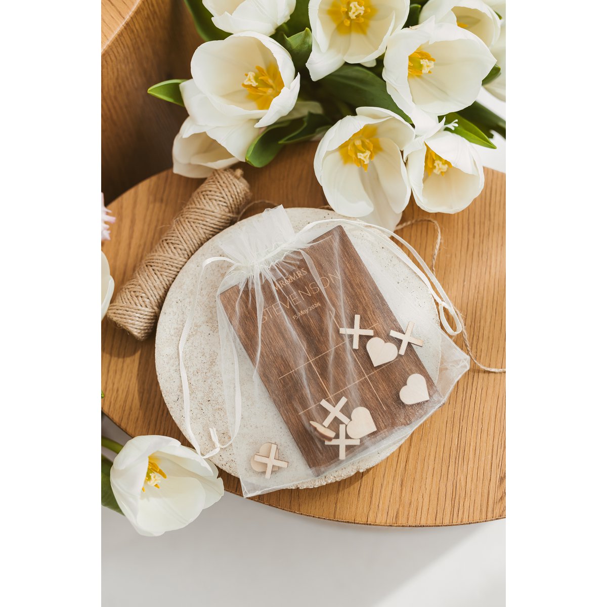 Hochzeitsgeschenk, personalisiertes Tic Tac Toe Spiel, graviertes Andenken aus Holz, interaktive Gastgeschenkidee, einzigartiges Hochzeitsgastgeschenk