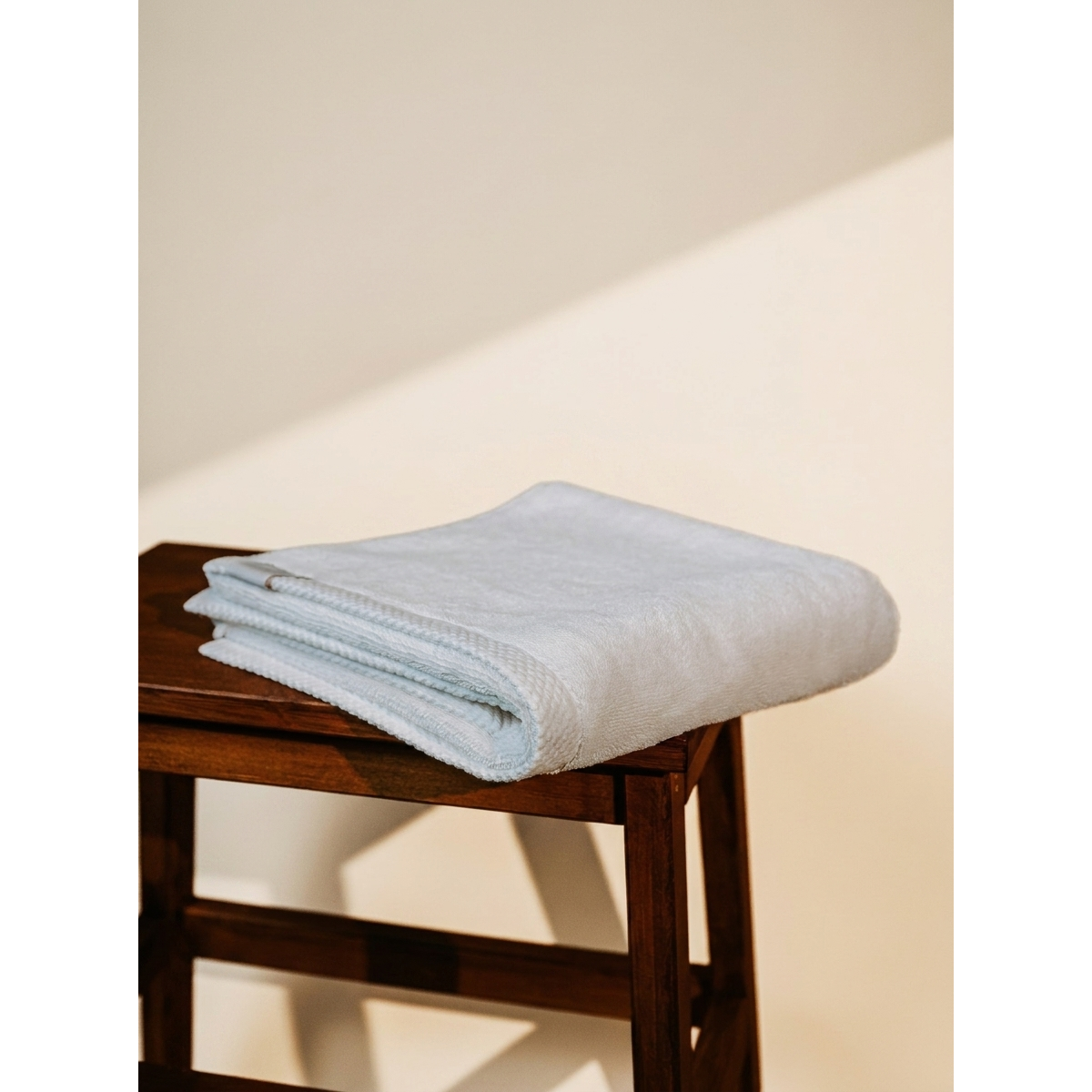GOTS Biologische katoenen badstof handdoek 50 × 100 cm | Essentie-collectie