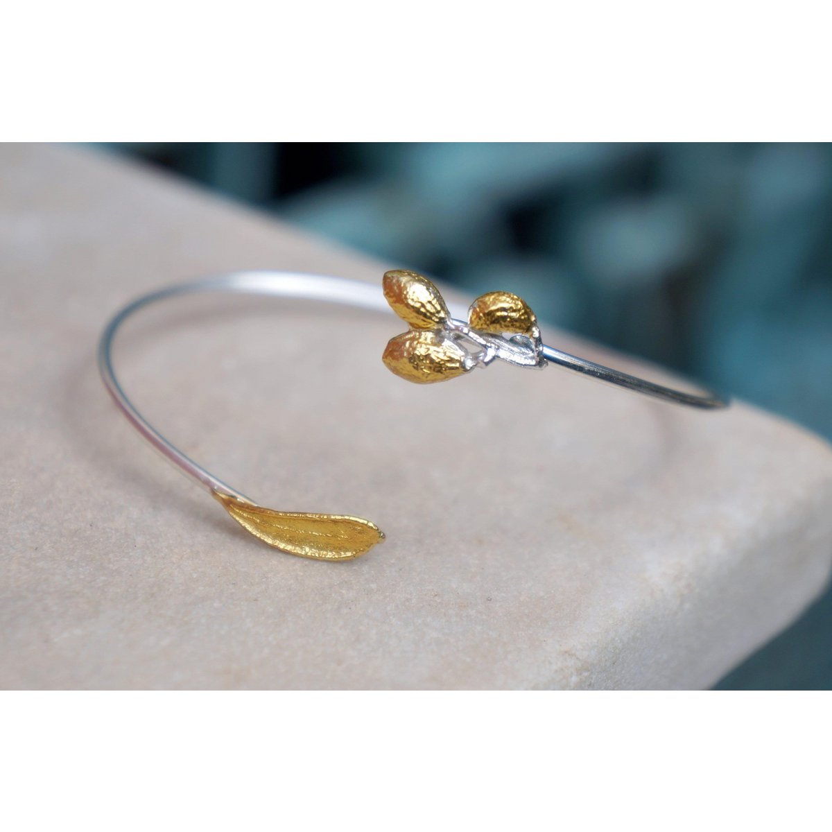 Eco-vriendelijke olijfbladarmband - gerecycleerd zilver met gouden accent