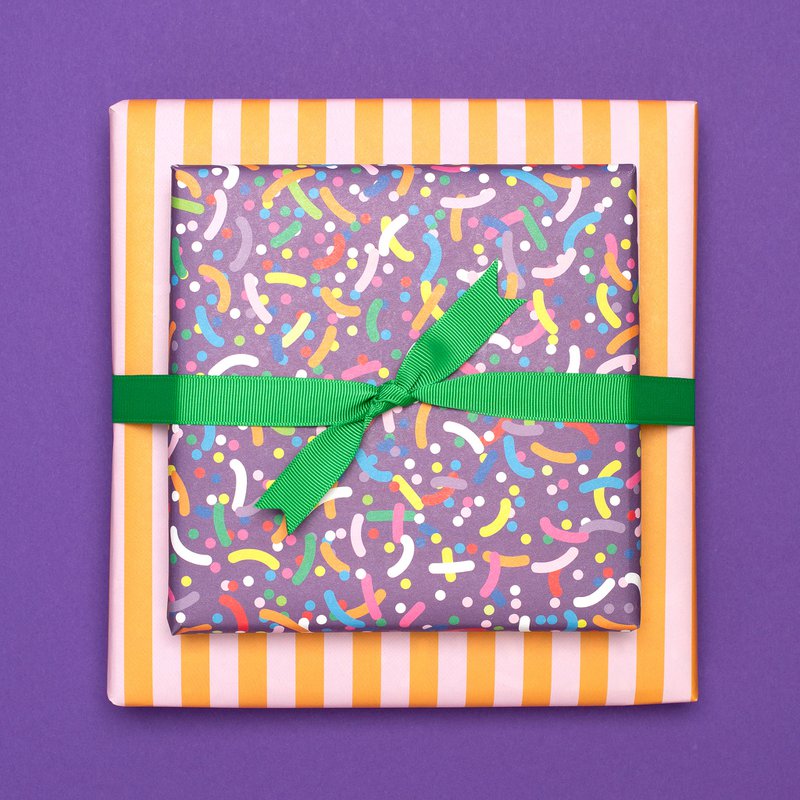 Lila Geschenkpapier Bunte Streusel - Kinder Geschenke verpacken mit Regenbogen Konfetti Papier für Geburtstagsparty und Einschulungs Geschenk, Geschenkpapier Streifen Pink Orange