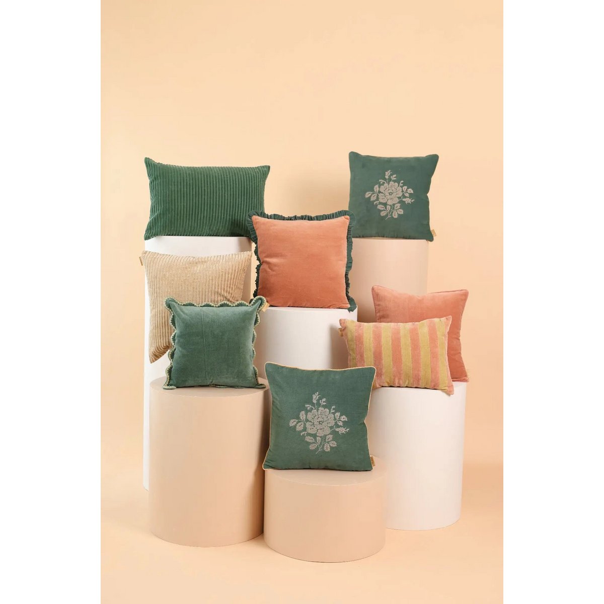Kussenhoes | Camellia Eucalyptus kruissteekkussenhoes van Sanctuary Living